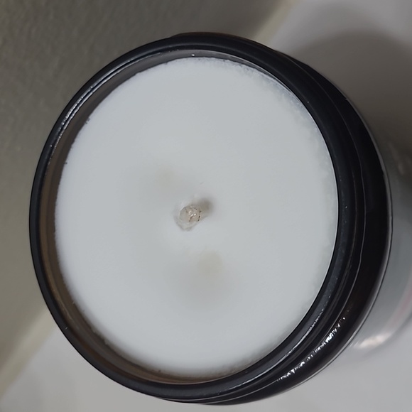 100% Soy Wax Spring Bloom Artisan Hand Poured Candle - Picture 3 of 7